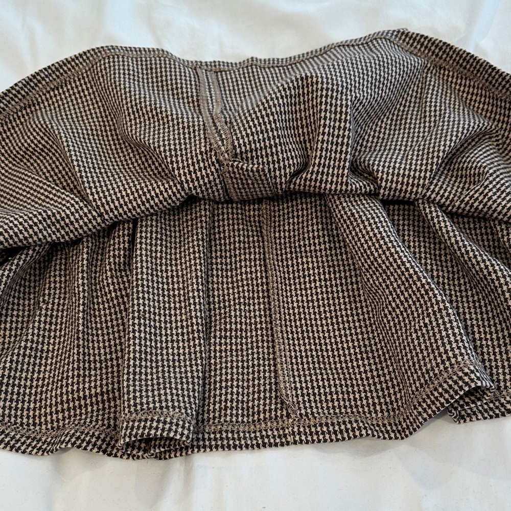 Stylish Houndstooth Skirt with Gold Buttons - Picture 4 of 5